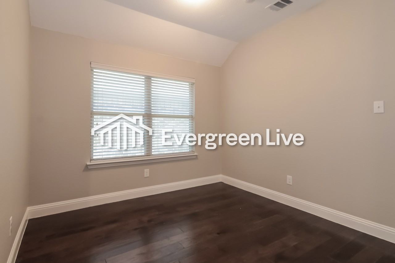 126 Pleasant Hill Ln - Photo 7 of 16