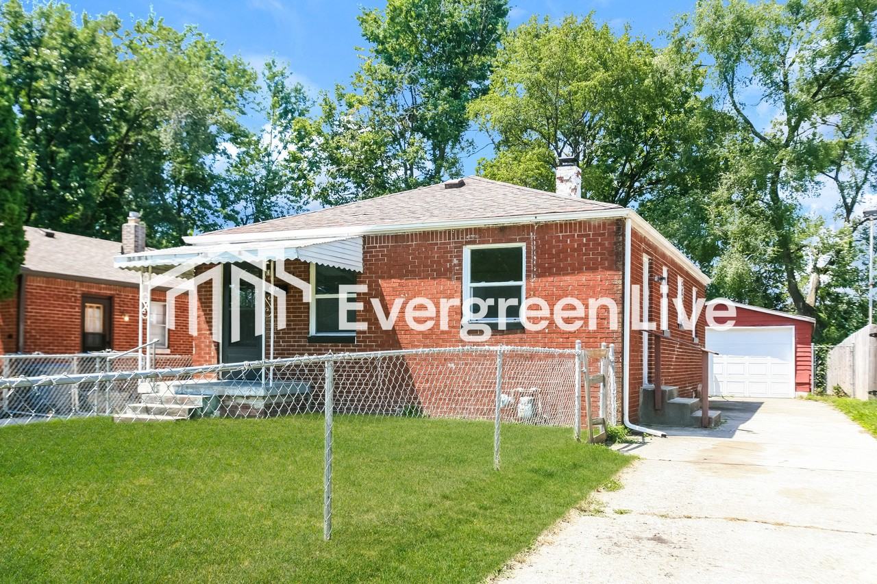 214 S Gladstone Ave - Photo 2 of 15