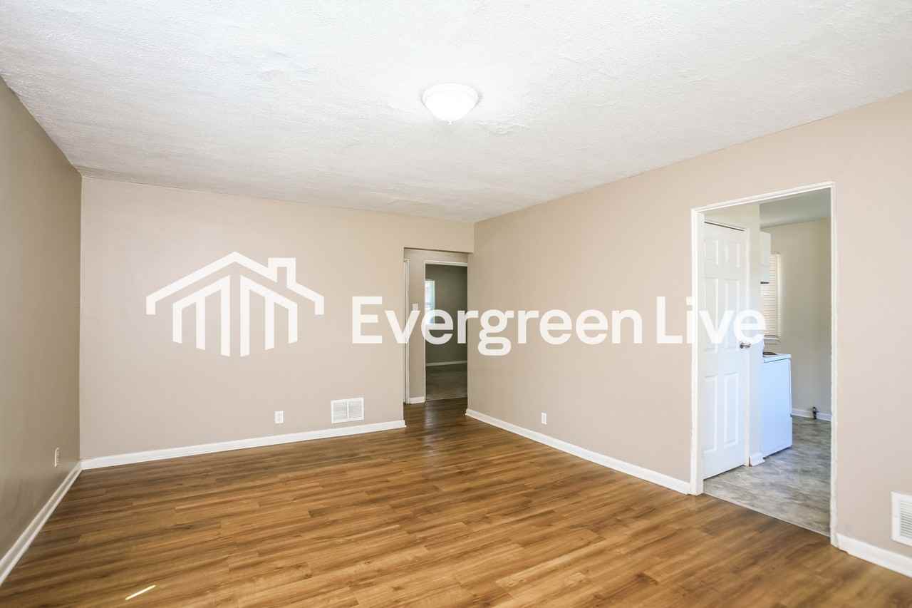 214 S Gladstone Ave - Photo 3 of 15