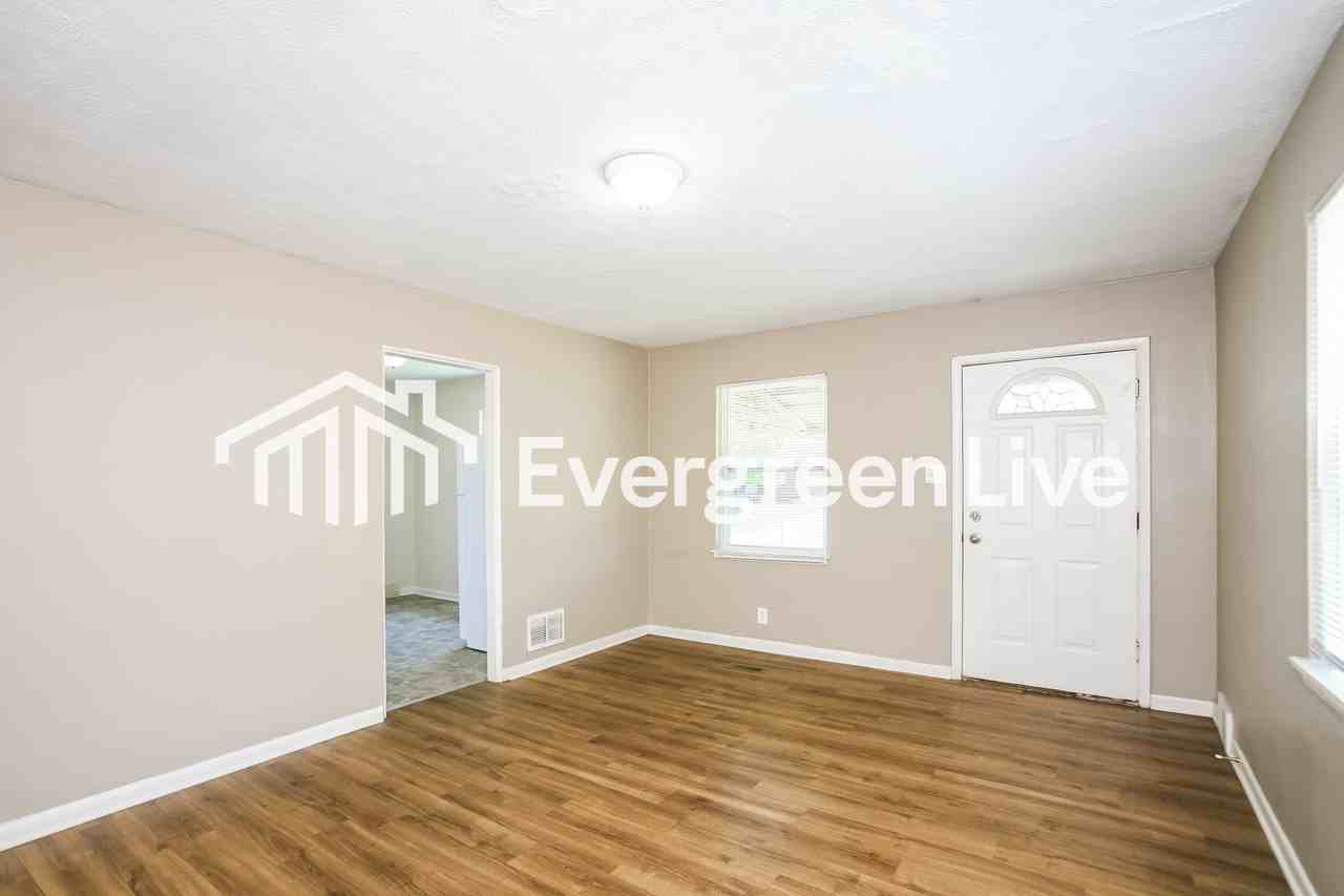 214 S Gladstone Ave - Photo 5 of 15