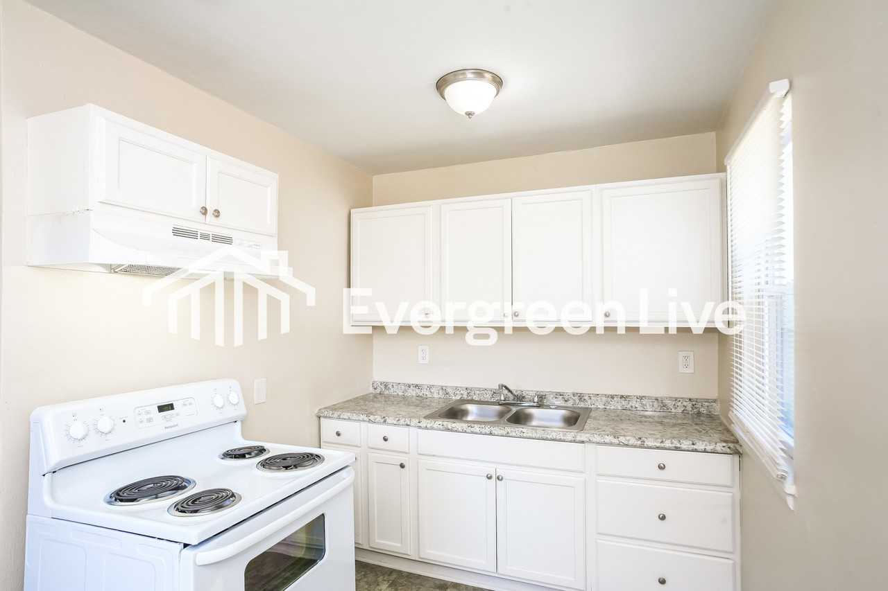 214 S Gladstone Ave - Photo 6 of 15