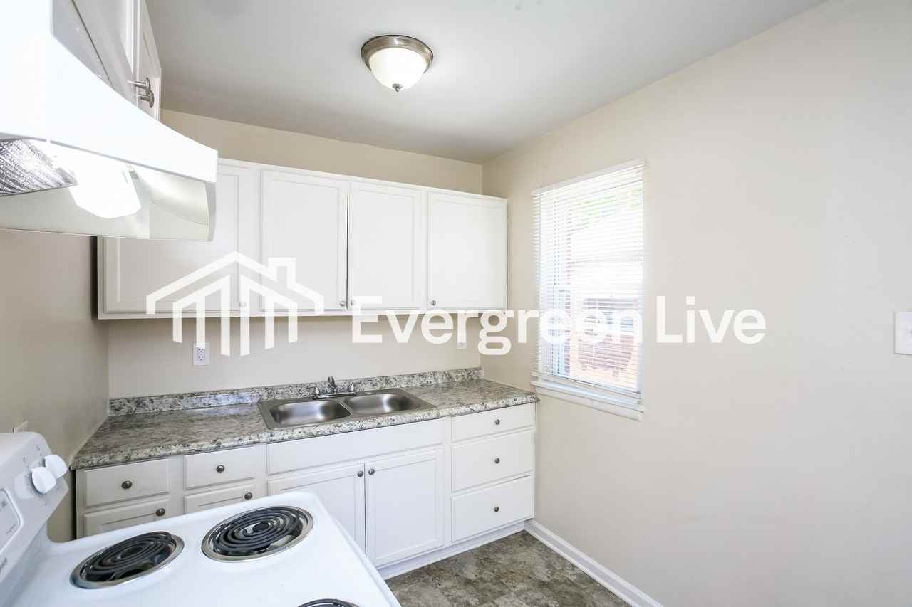214 S Gladstone Ave - Photo 7 of 15