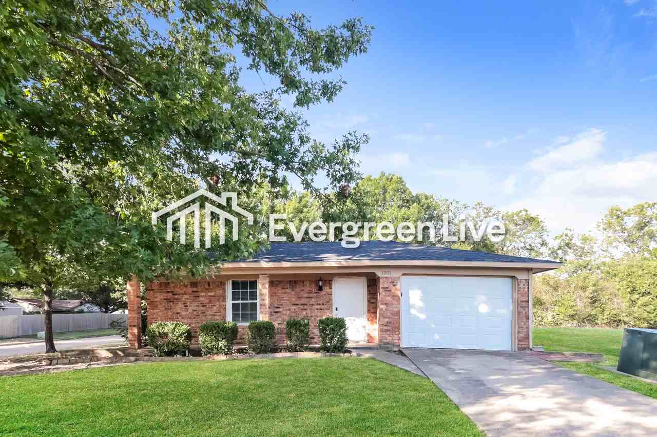 1501 Shady Ln - Photo 2 of 15