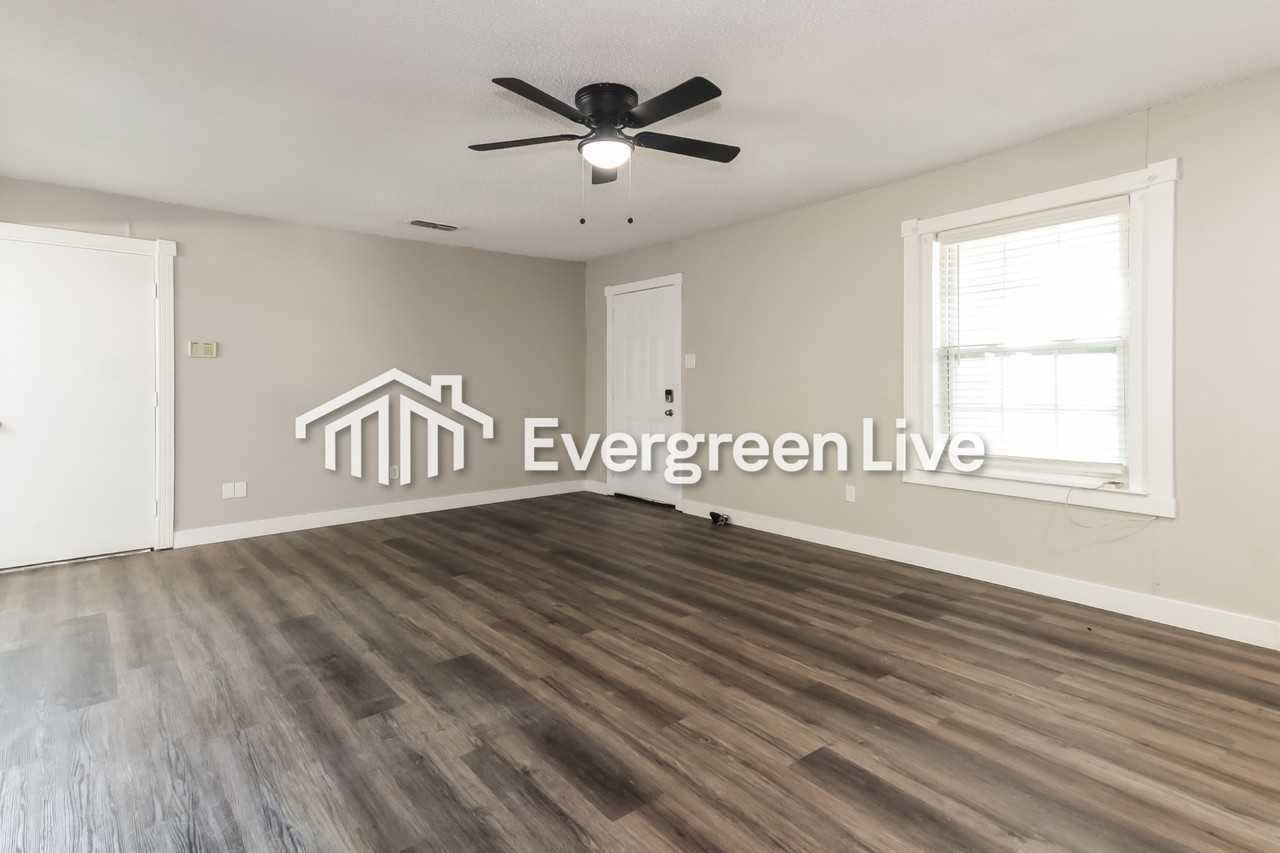 1501 Shady Ln - Photo 6 of 15