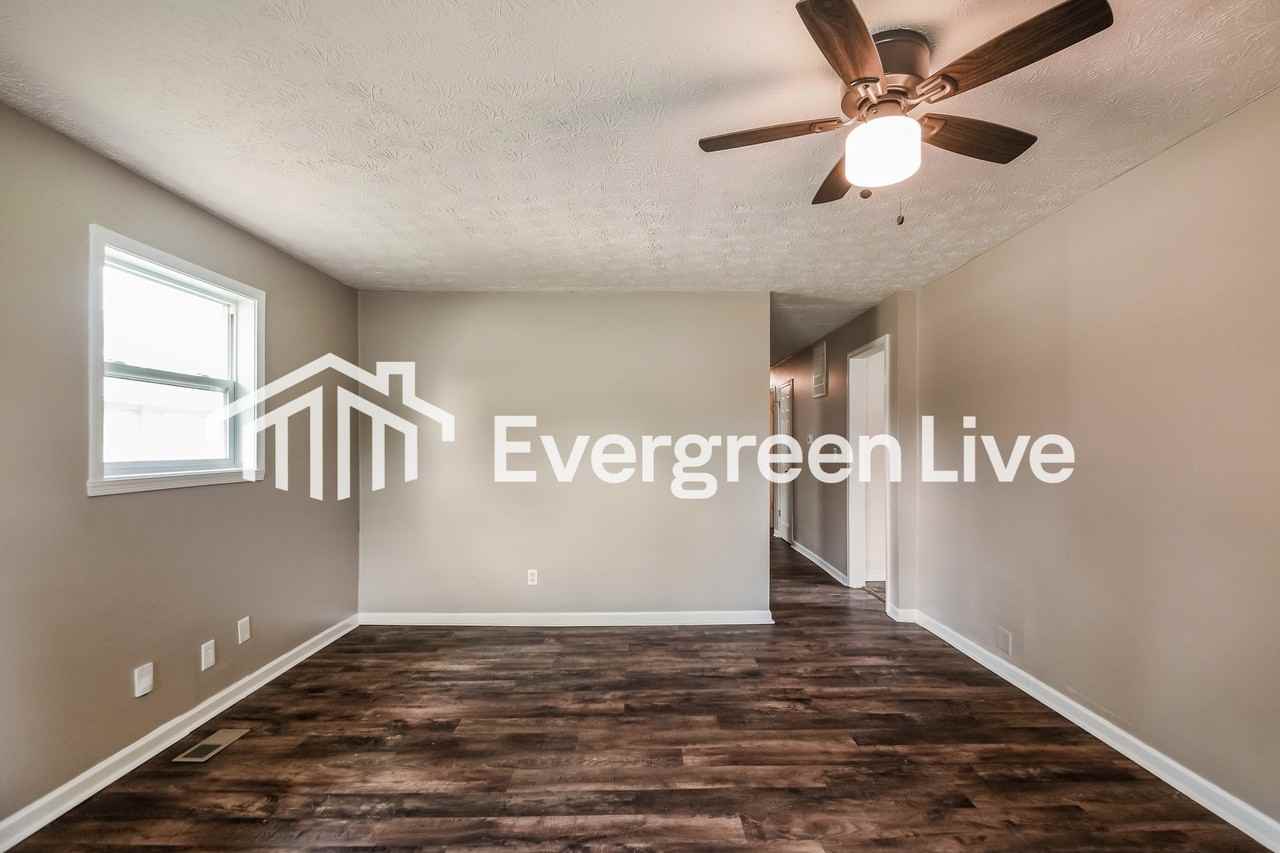 4619 N Richardt Ave - Photo 3 of 15