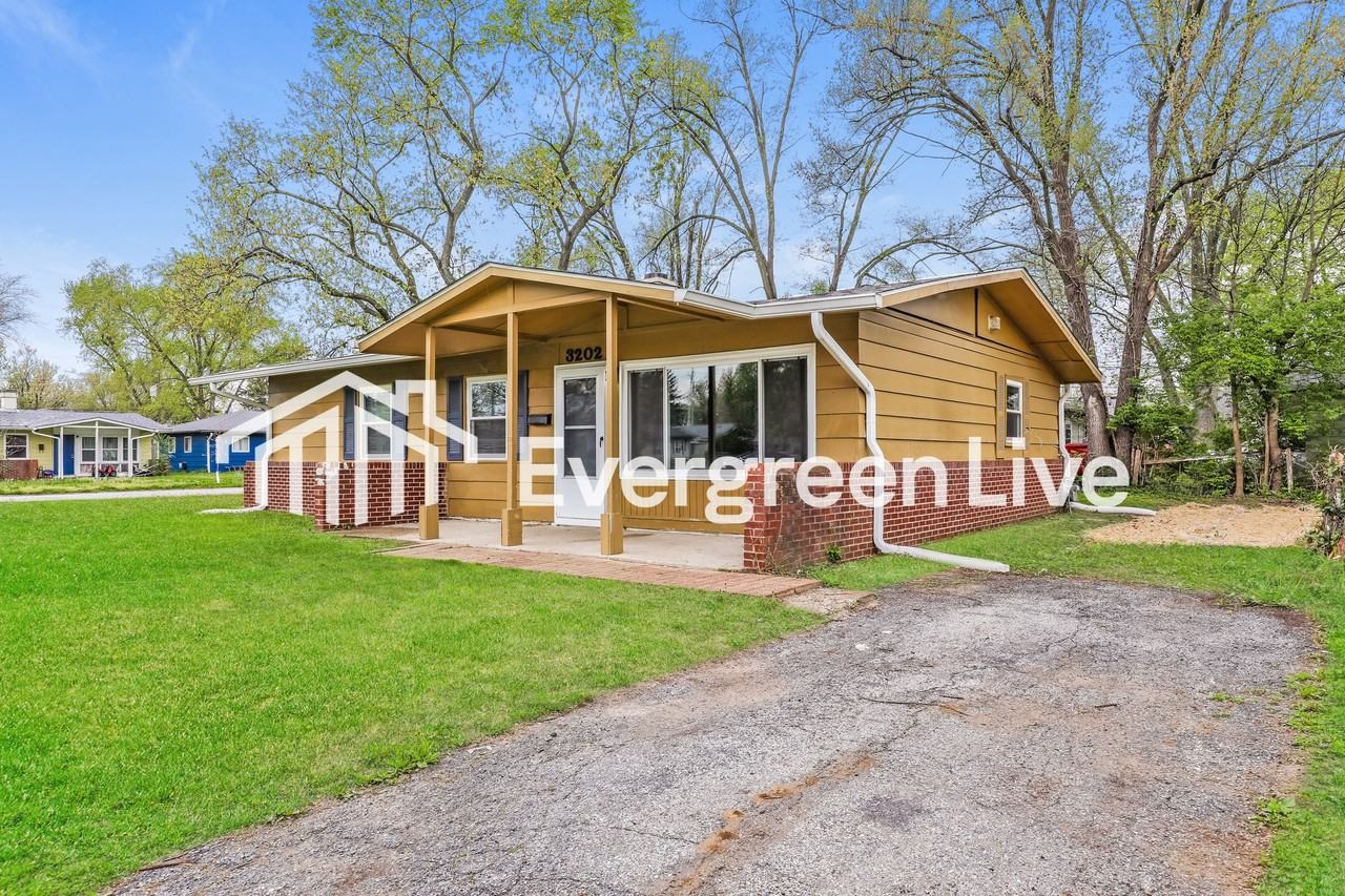 3202 Donald Ave - Photo 3 of 16