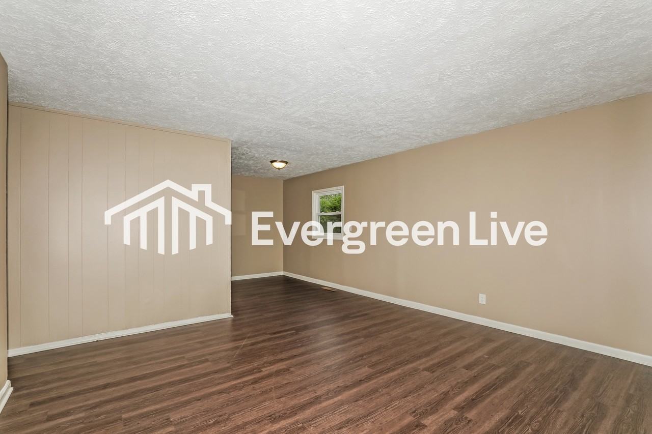 3202 Donald Ave - Photo 5 of 16