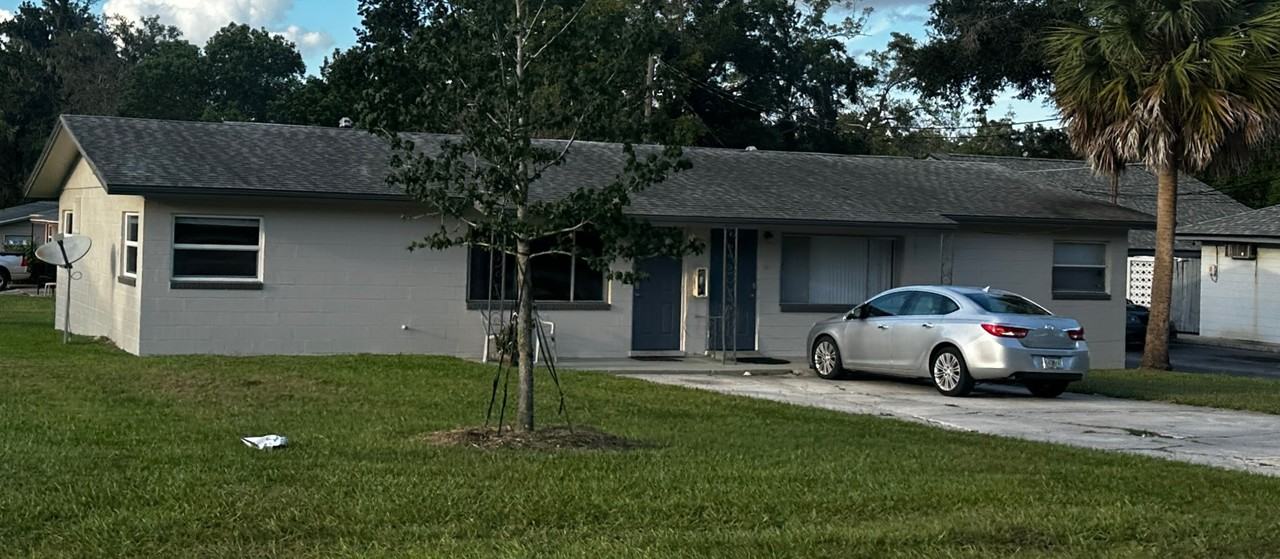 2025 NE 2nd St - Photo 3 of 7