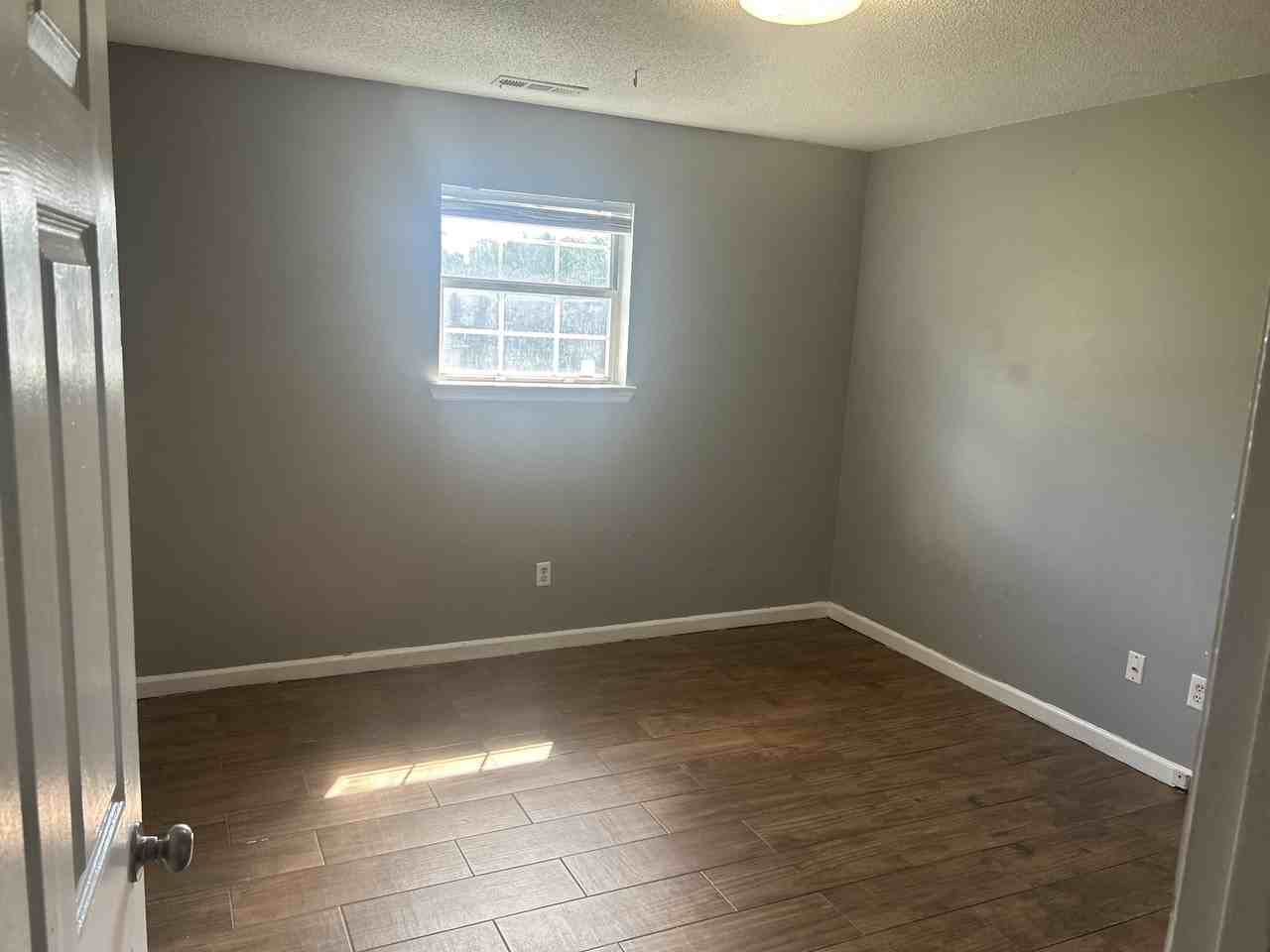 Rossville duplex - Photo 3 of 5