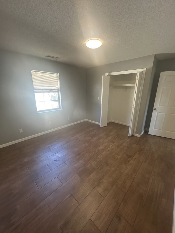 Rossville duplex - Photo 5 of 5