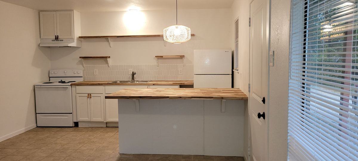 3104 Harrison St ##B - Photo 2 of 3