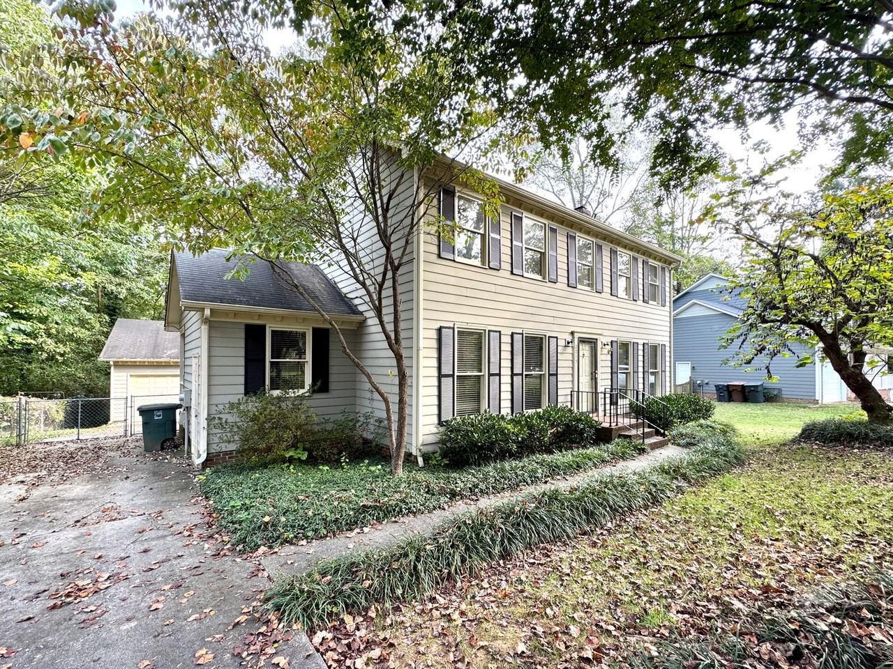 2015 Warwickshire Dr - Photo 3 of 25