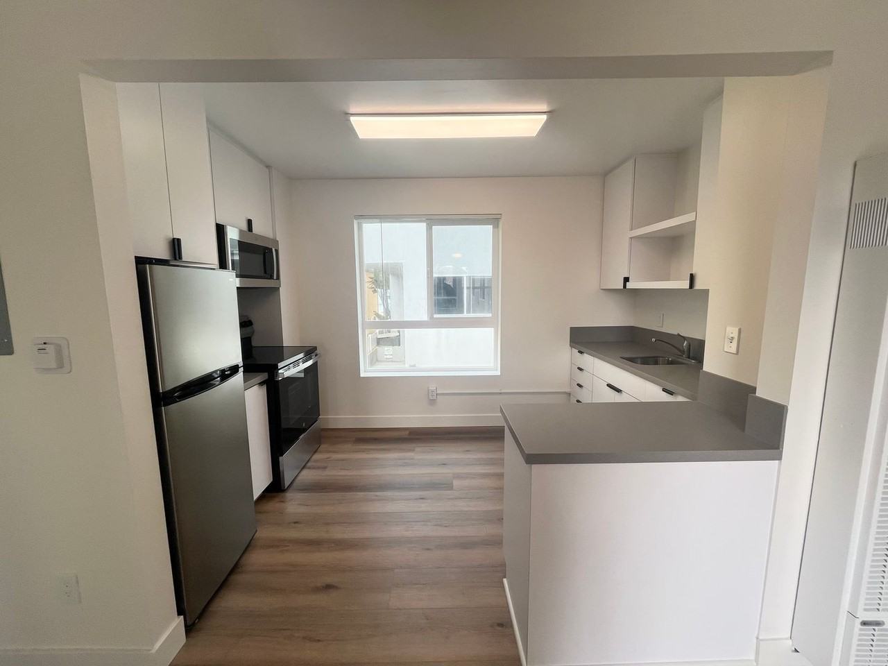 3540 Mission Blvd - Photo 3 of 34