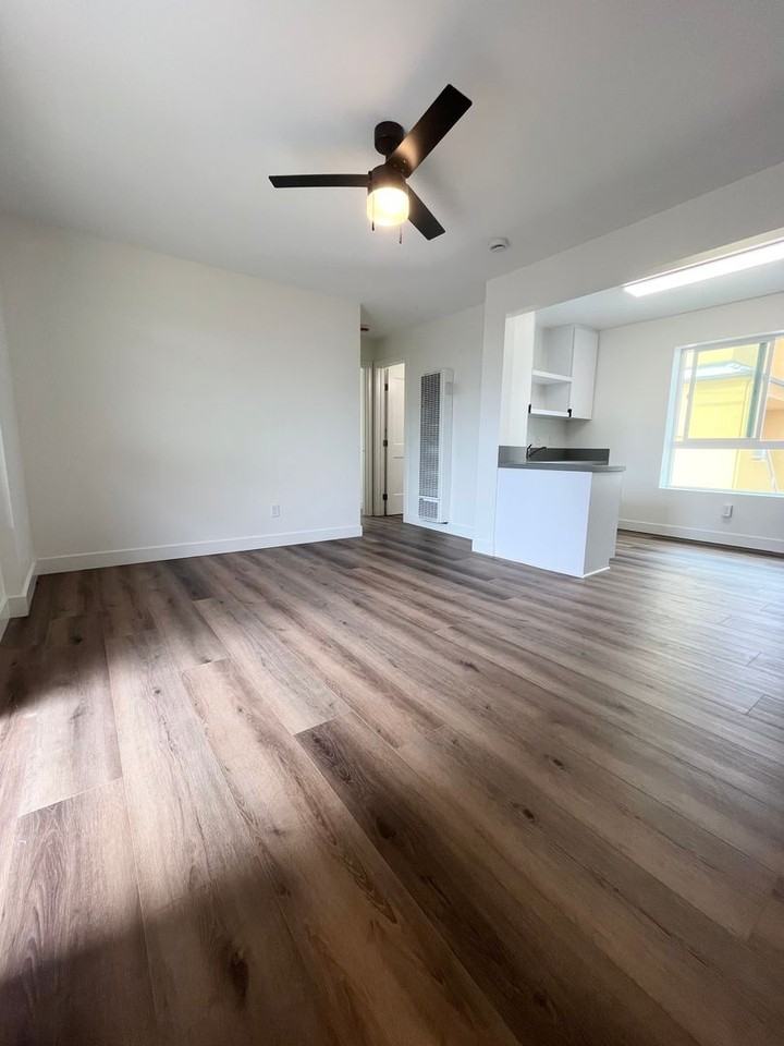 3540 Mission Blvd - Photo 6 of 34