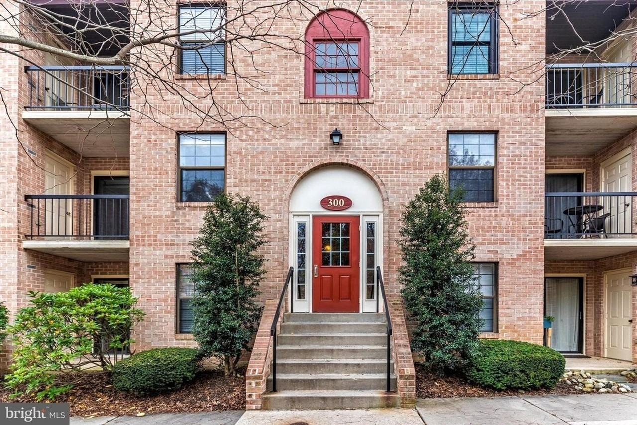 321 Washington Pl - Photo 3 of 50
