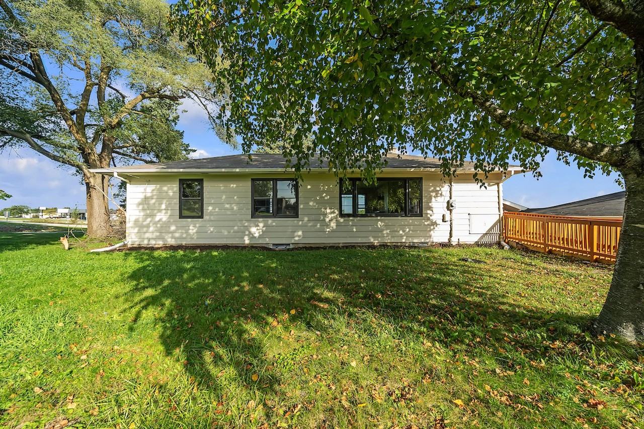 21795 Longview Drive - Photo 3 of 30