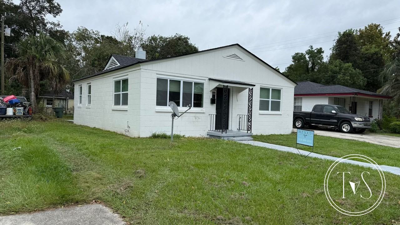 918 Lynah St - Photo 2 of 15