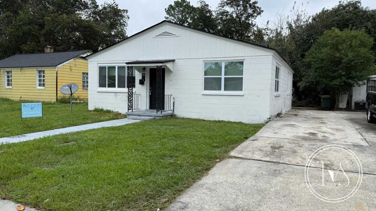 918 Lynah St - Photo 3 of 15