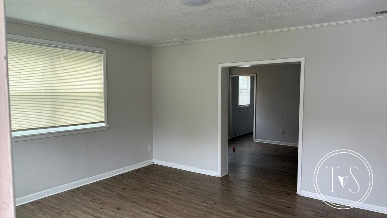 918 Lynah St - Photo 6 of 15