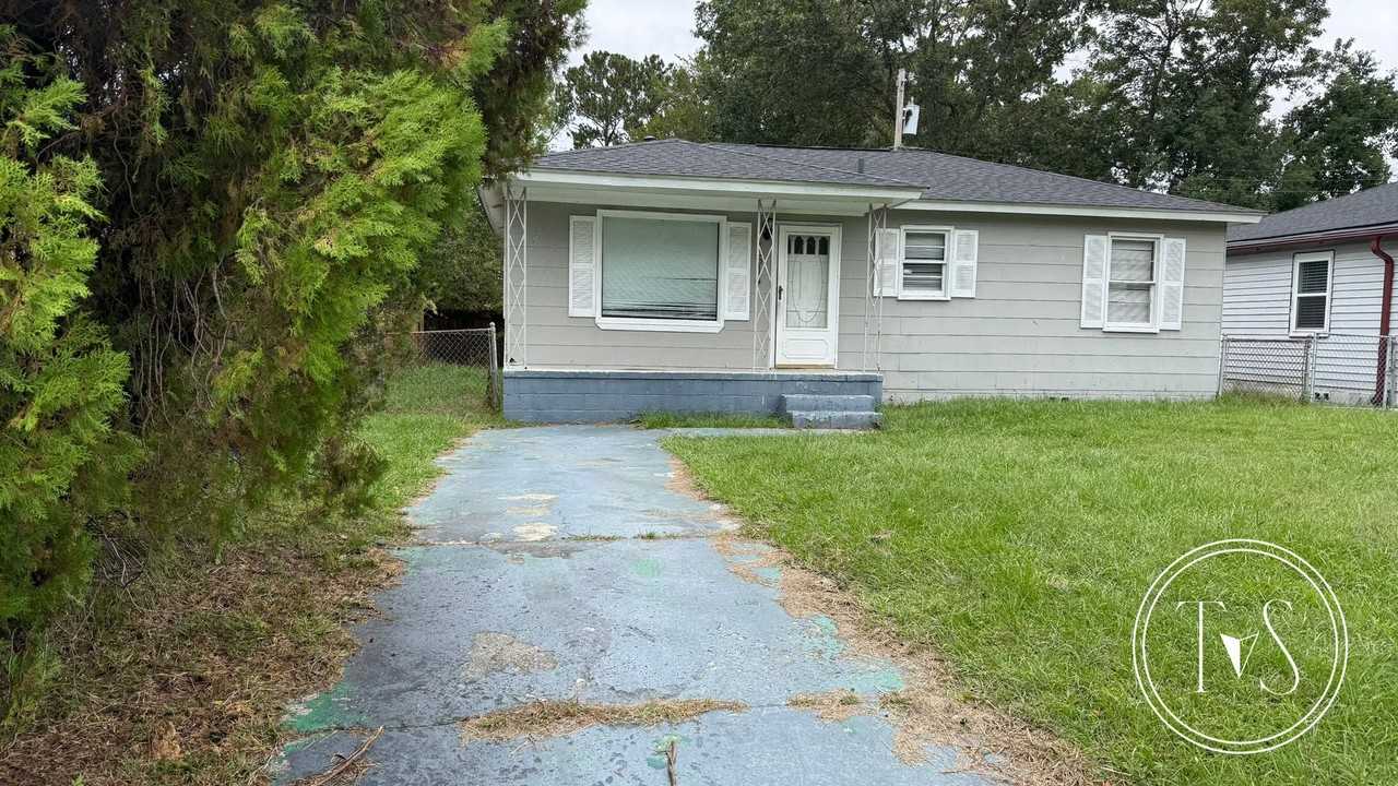 1514 Heron St - Photo 3 of 15