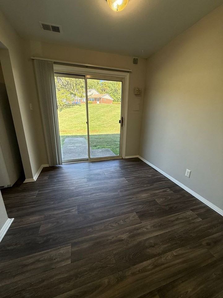 4805 Lakeside Dr - Photo 6 of 11
