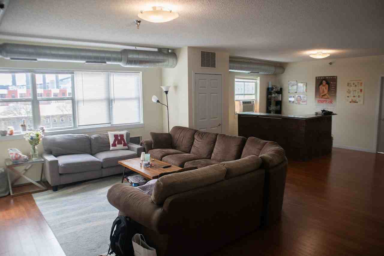 Thomas Place - Photo 2 of 10