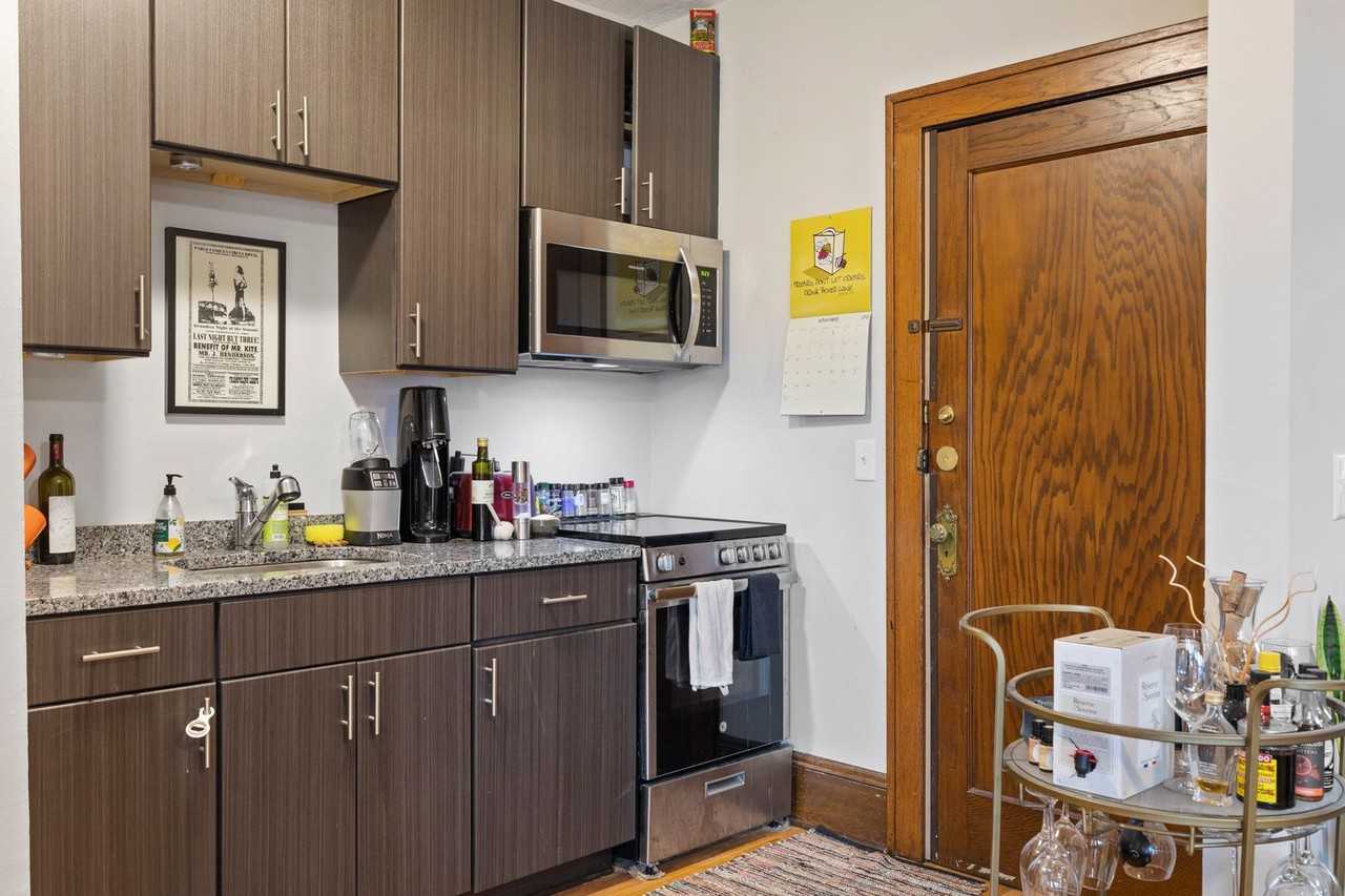 712 4th St SE - Photo 6 of 14