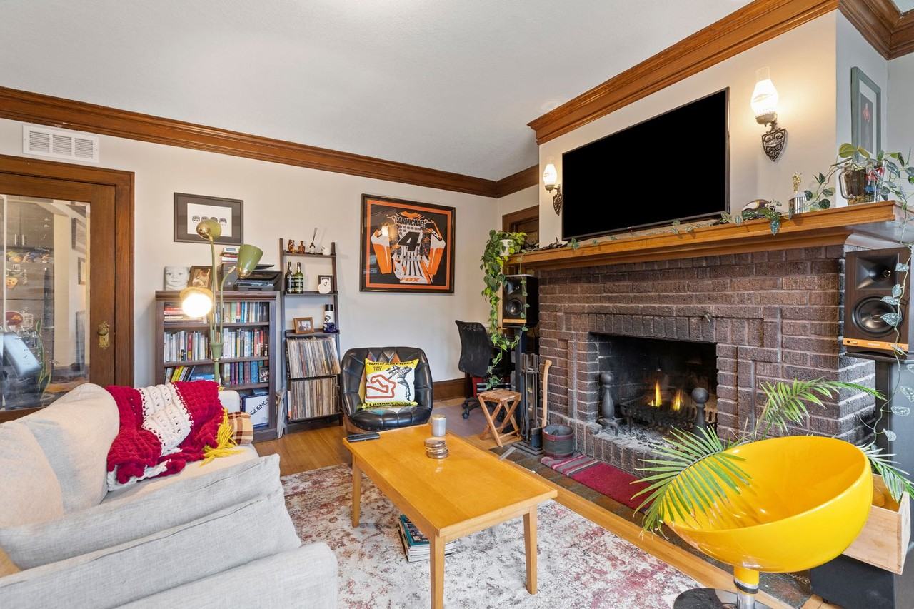 712 4th St SE - Photo 7 of 14