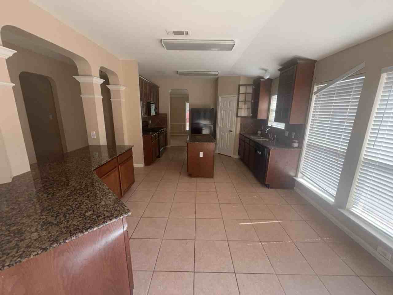 6905 Aquamarine Dr - Photo 4 of 34