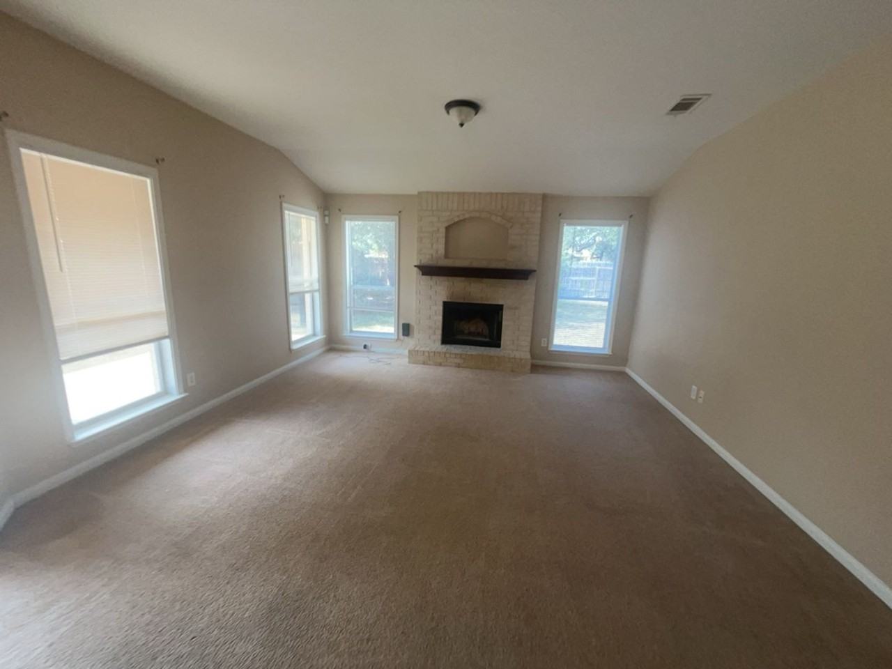 6905 Aquamarine Dr - Photo 6 of 34