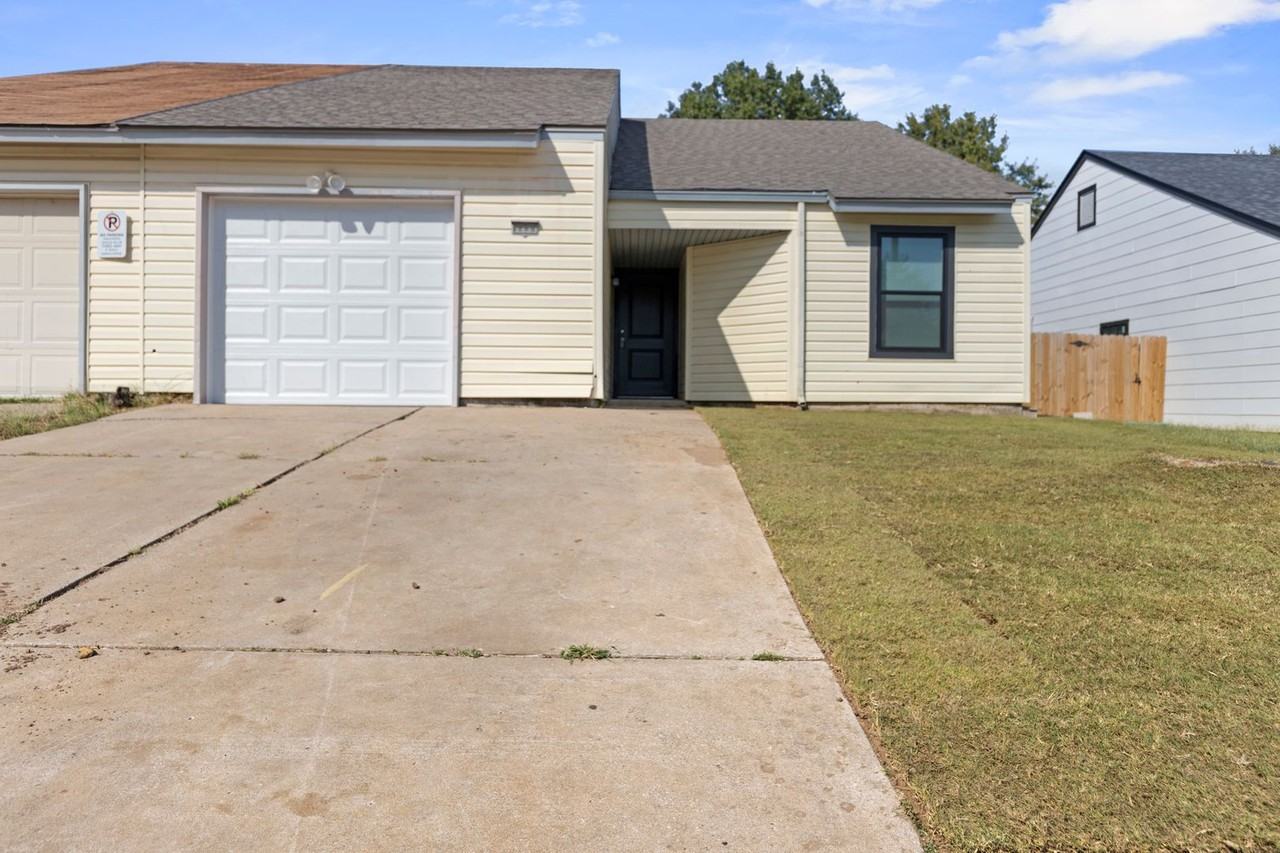 1600 W Madison St - Photo 2 of 23