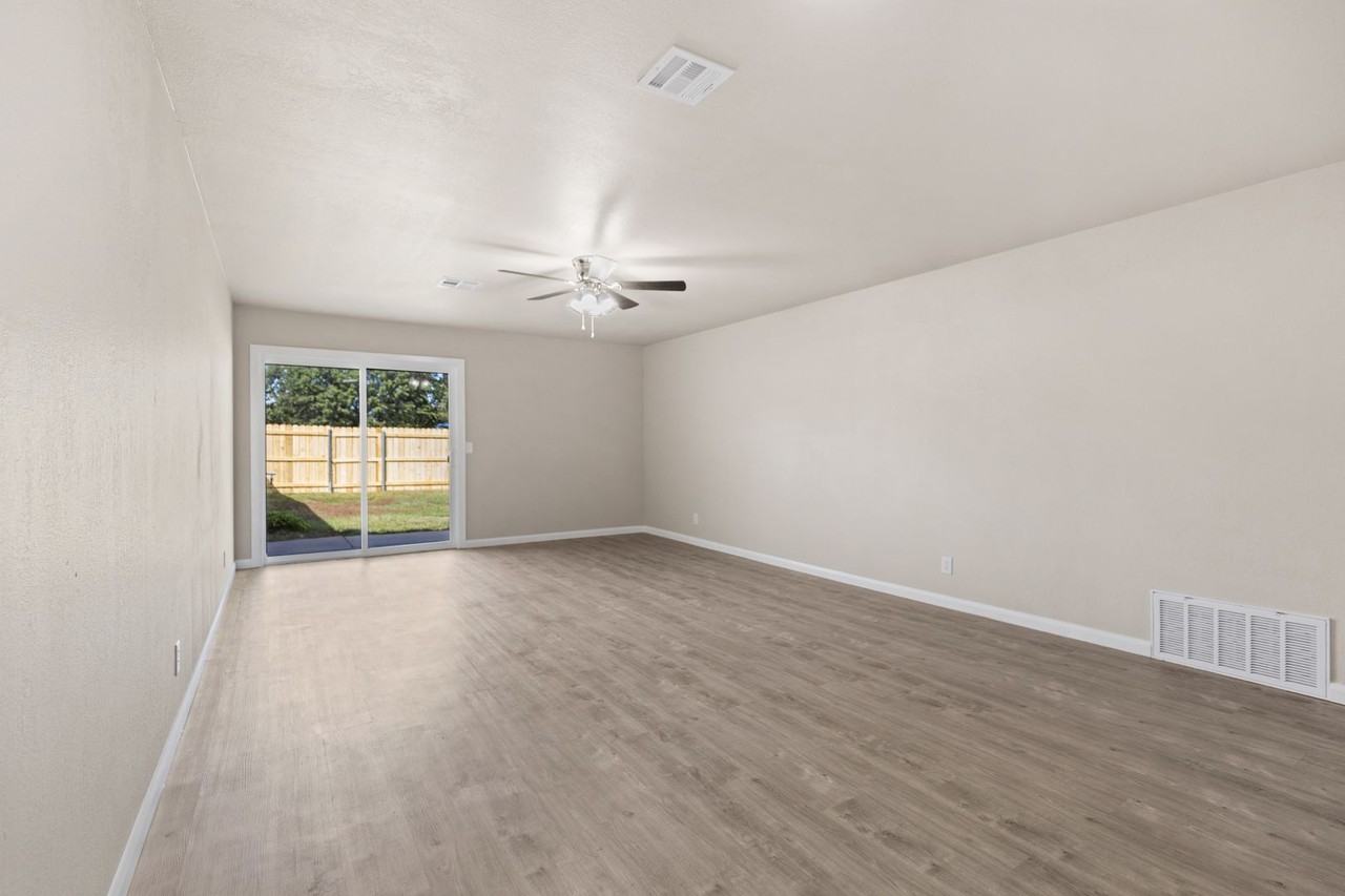 1600 W Madison St - Photo 4 of 23