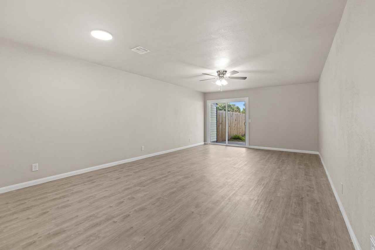 1600 W Madison St - Photo 5 of 23