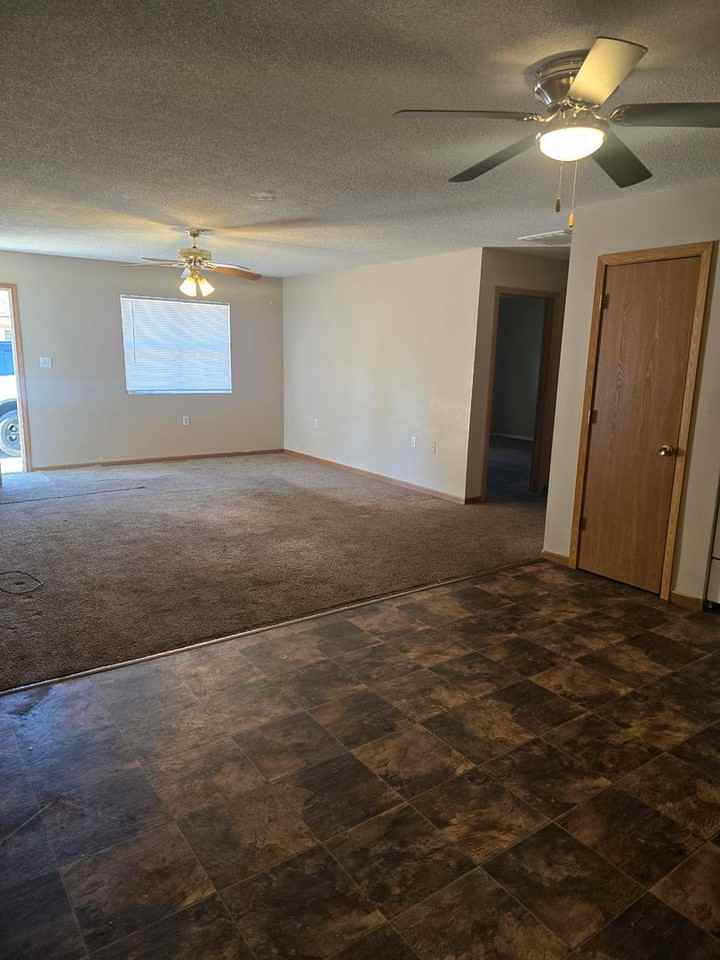 300 W Ford St - Photo 2 of 6