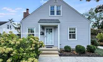 featured image of 887 W 10th Ave