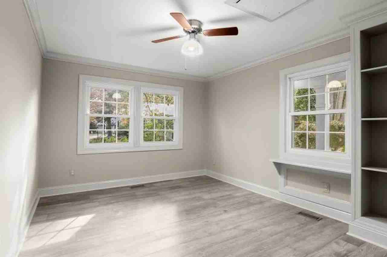 5470 Gloucester Road - Photo 7 of 35