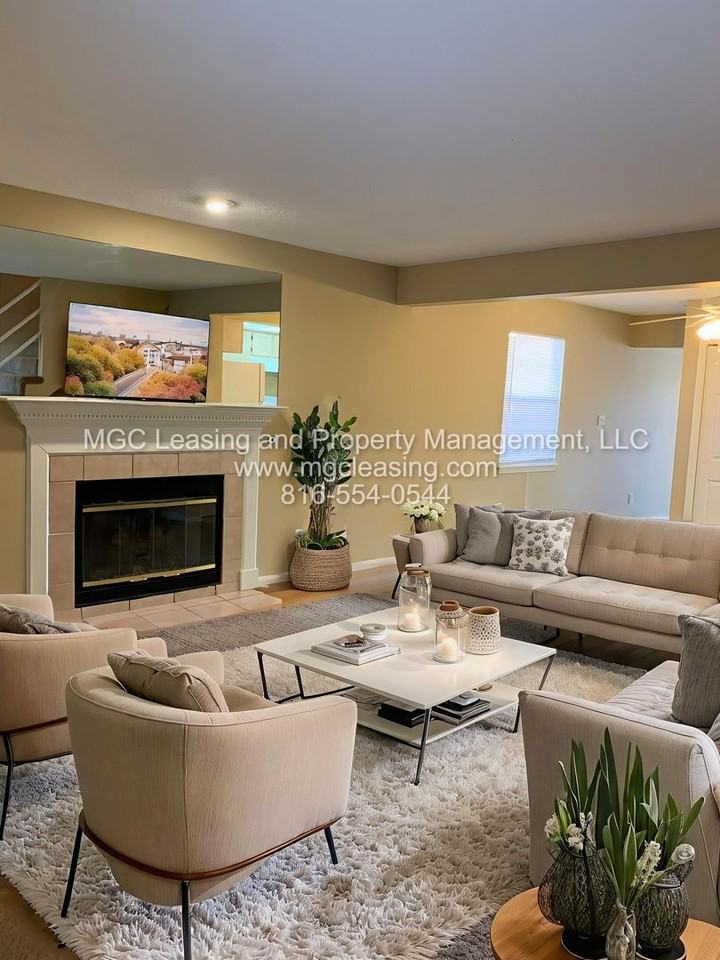 4620D Ne Whispering Winds Dr - Photo 2 of 19