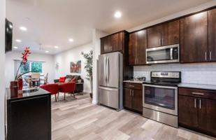 featured image of 913 N 17th Ave #D