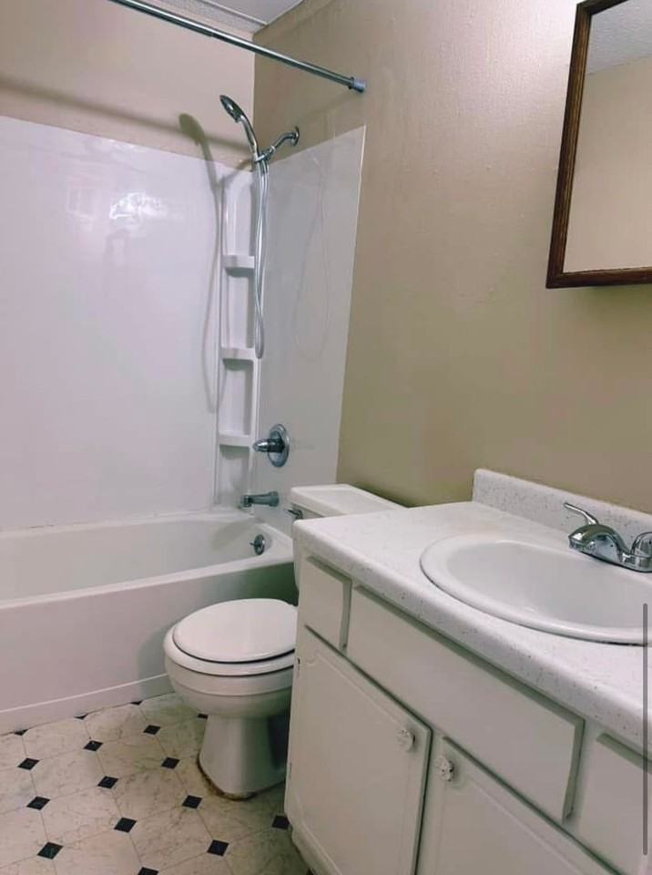 Goldenbelt, JC - Photo 4 of 5