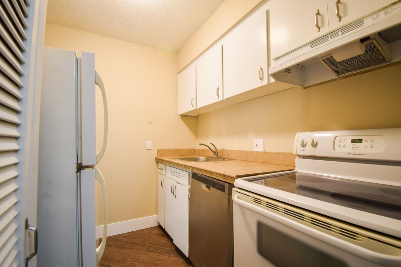 Vista Hills Apartments VIS-3560 - Photo 7 of 36