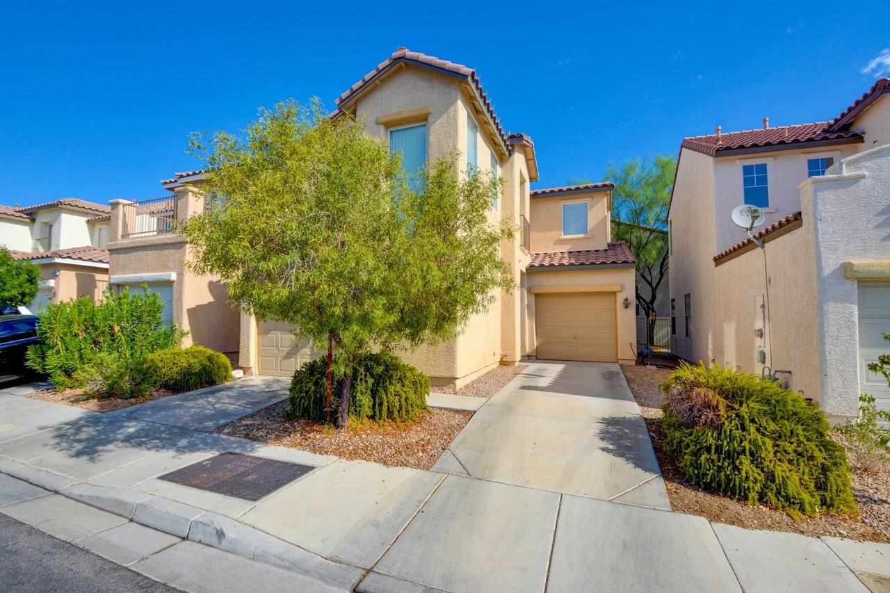 5924 W Santoli Ave - Photo 3 of 37