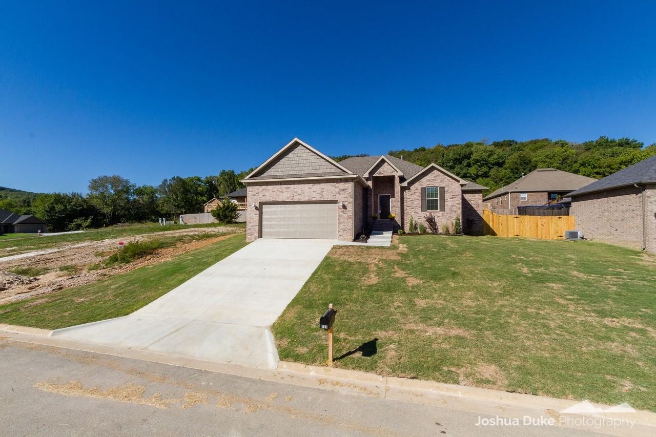 703 E Thornstone Ave - Photo 2 of 32