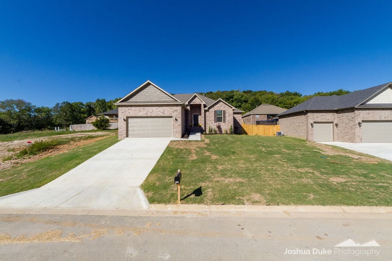 703 E Thornstone Ave - Photo 3 of 32