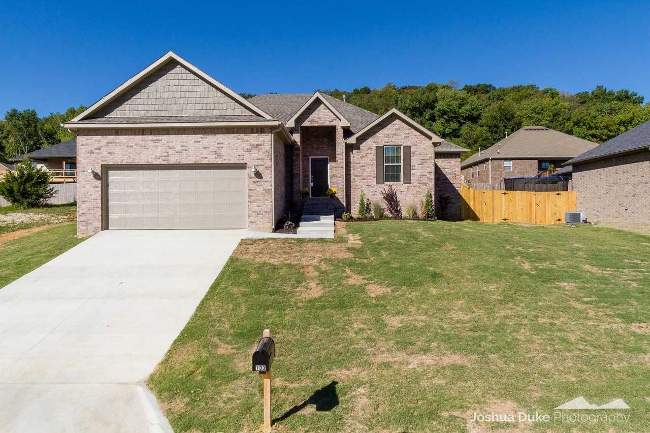 703 E Thornstone Ave - Photo 4 of 32