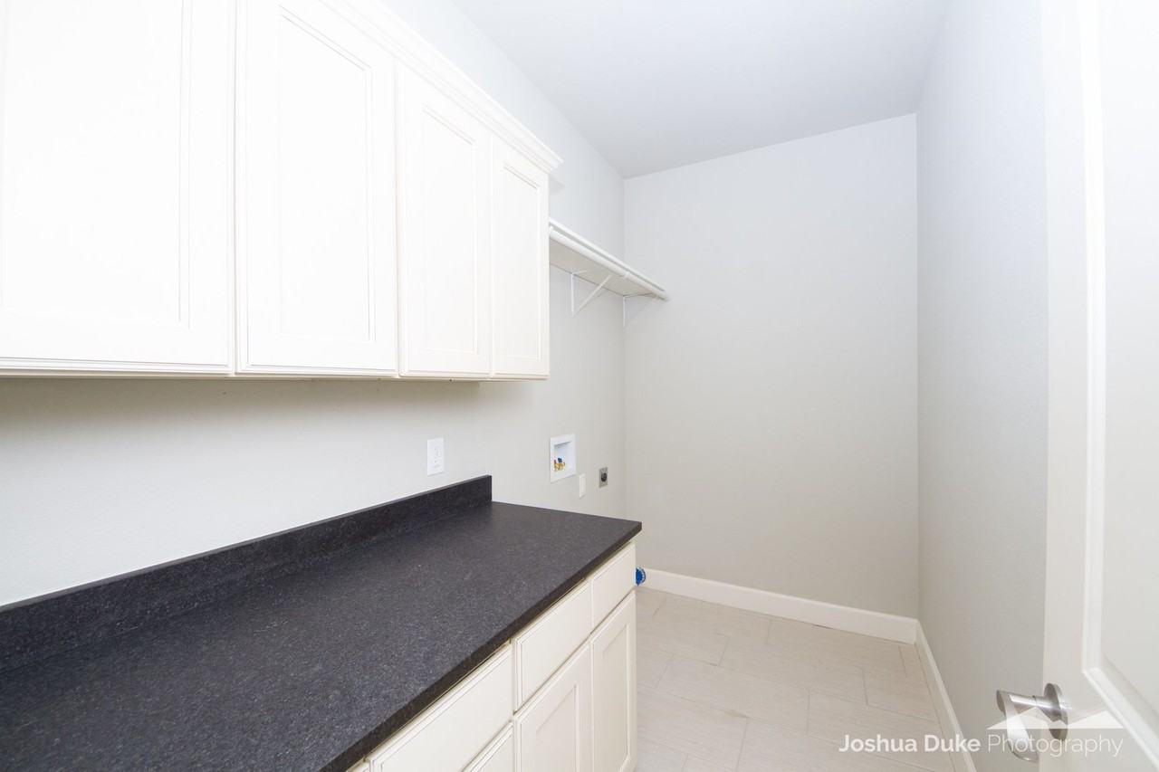 703 E Thornstone Ave - Photo 5 of 32