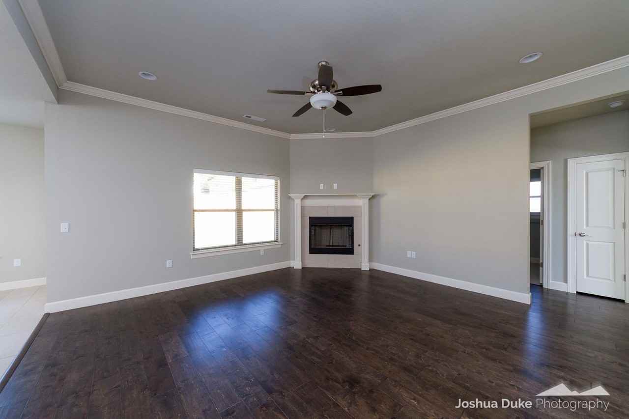 703 E Thornstone Ave - Photo 7 of 32