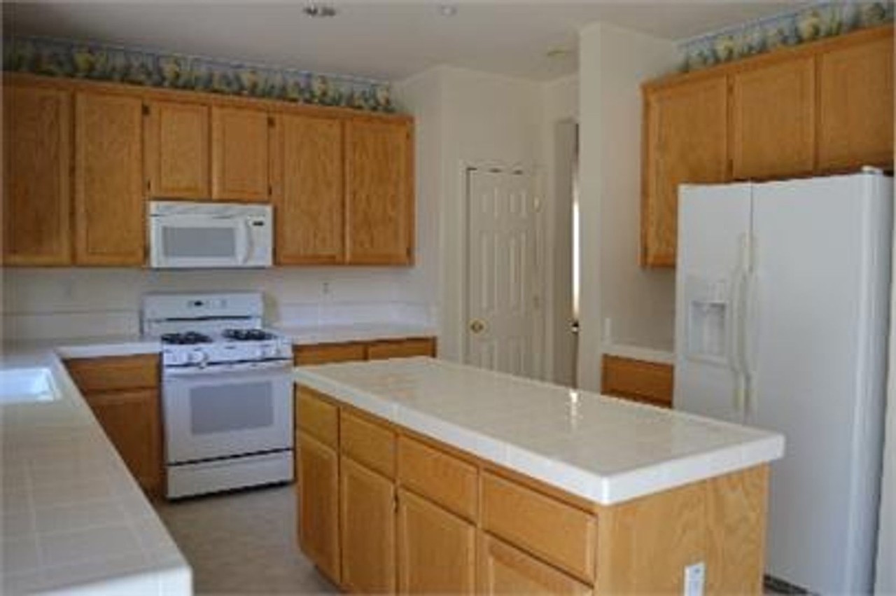 927 Cranston Dr - Photo 3 of 8