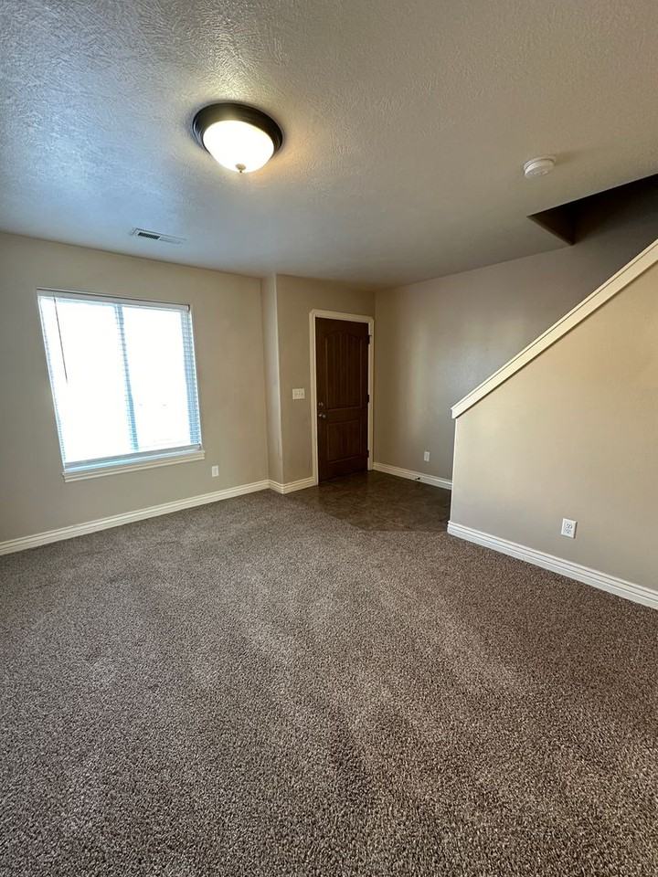 446 W 6th S - Photo 2 of 22
