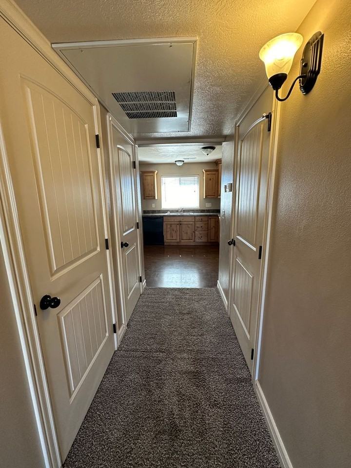446 W 6th S - Photo 5 of 22