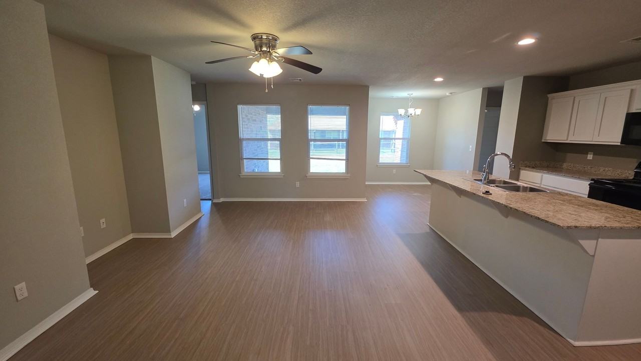 14701 N 46th West Ave - Photo 2 of 20